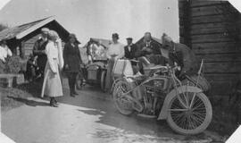 Fotografi, Sällskap i samband med bilutflykt, Mårdsjön, 1919-07-07