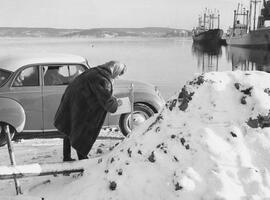 Fotografi, Kvinna vid kontrollplats, Medelpad, 1930-1960-tal