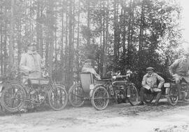 Fotografi, Sällskap i samband med bilutflykt, Medelpad, 1910- eller 1920-tal