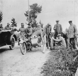 Fotografi, Reparation under bilutflykt, Medelpad, 1910- eller 1920-tal