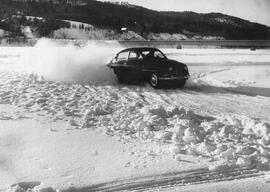 Fotografi, Bil körandes på is, 1960-tal