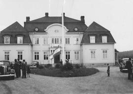 Fotografi, MAMK-flaggan hissas, Medelpad, 1930-1950-tal