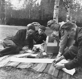 Fotografi, Män på picknickfilt, 1960-1964