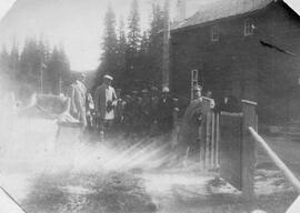 Fotografi, Sällskap i samband med bilutflykt, norsk tullstation, 1919-07-10