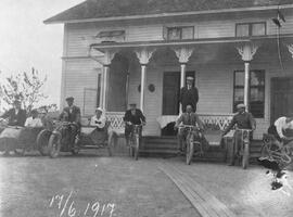 Fotografi, Sällskap i samband med bilutflykt, Medelpad, 1917-06-17