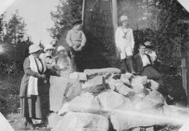 Fotografi, Sällskap vid gränsen mellan Medelpad och Hälsingland, 1920-08-22