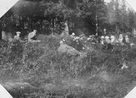 Fotografi, Sällskap vid gränsen mellan Medelpad och Hälsingland, 1920-08-22