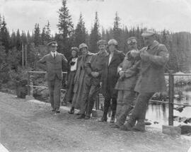 Fotografi, Sällskap i samband med bilutflykt, gränsen mellan Sverige och Norge, 1919-07-10