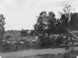 Fotografi, Sällskap tar rast under bilutflykt, 1920-08-01